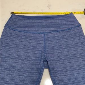 BEYOND YOGA CAPRI PANTS BLUE EUC XS Small